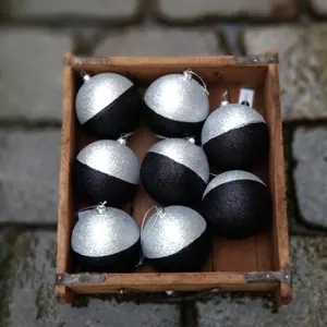 Julekuler i sølv og sort