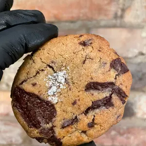 Dark chocolate chip & seasalt cookie