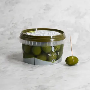 Gröna oliver från Apulien, Italien