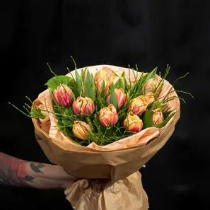 Blomsterbukett-Lyxiga Tulpaner, aprikos